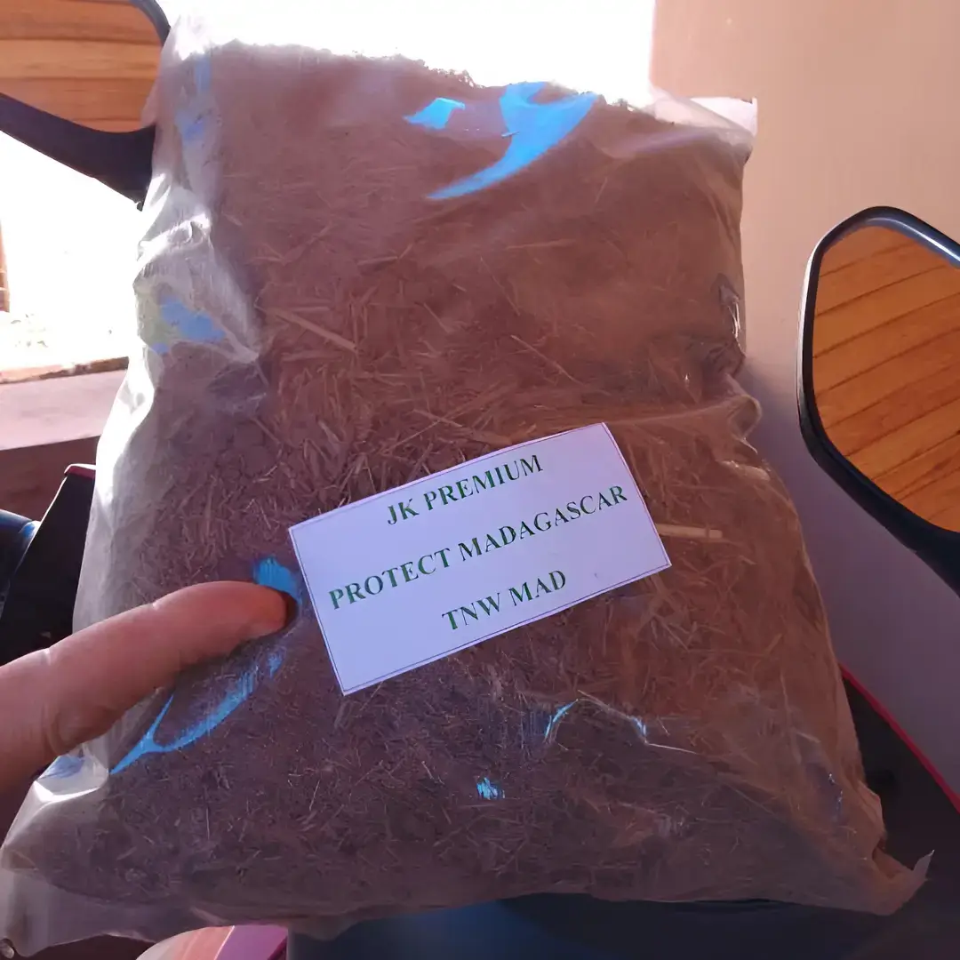 Biofertilisant organique — product packaging and label